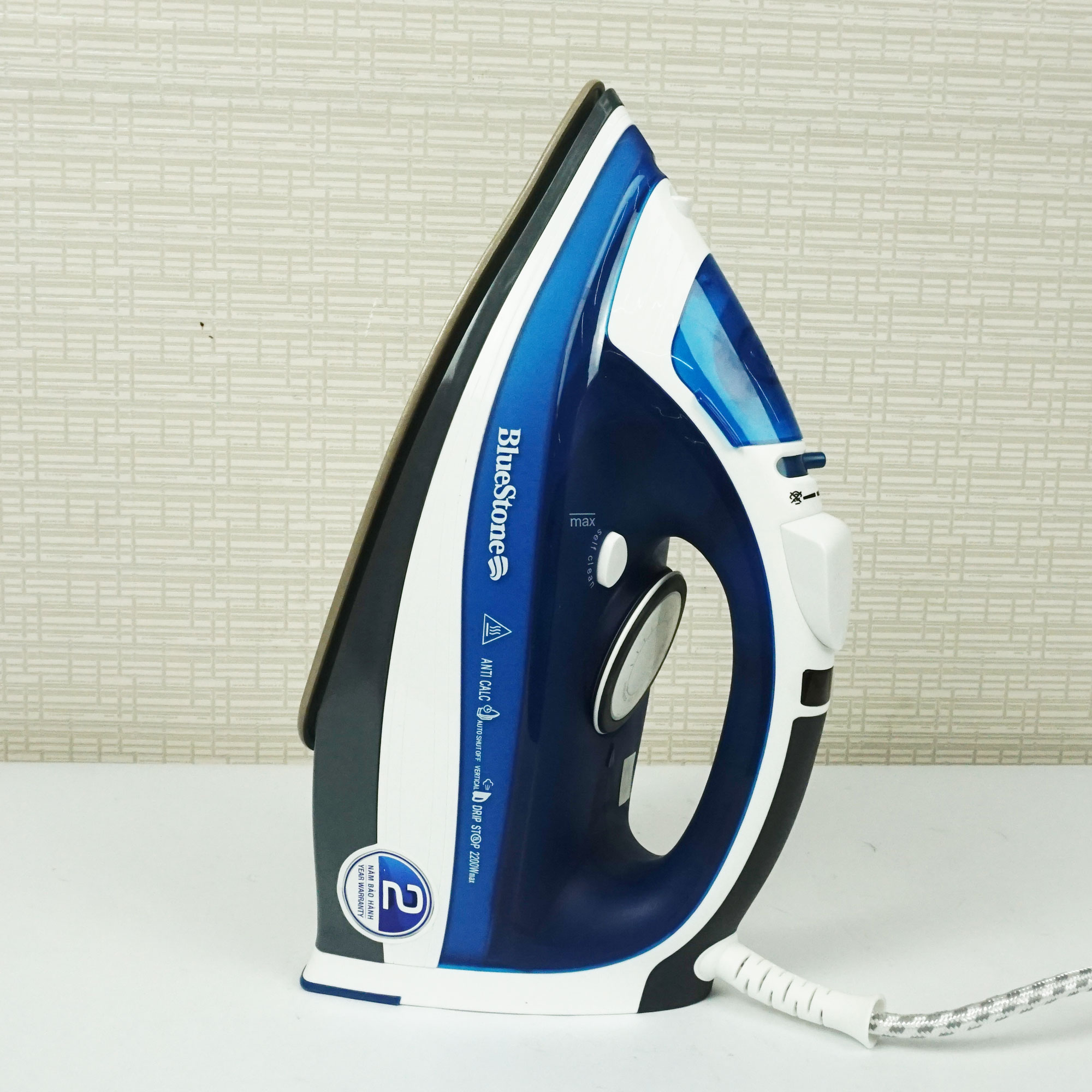 Bàn là hơi nước Bluestone SIB-3831 công suất 2400W