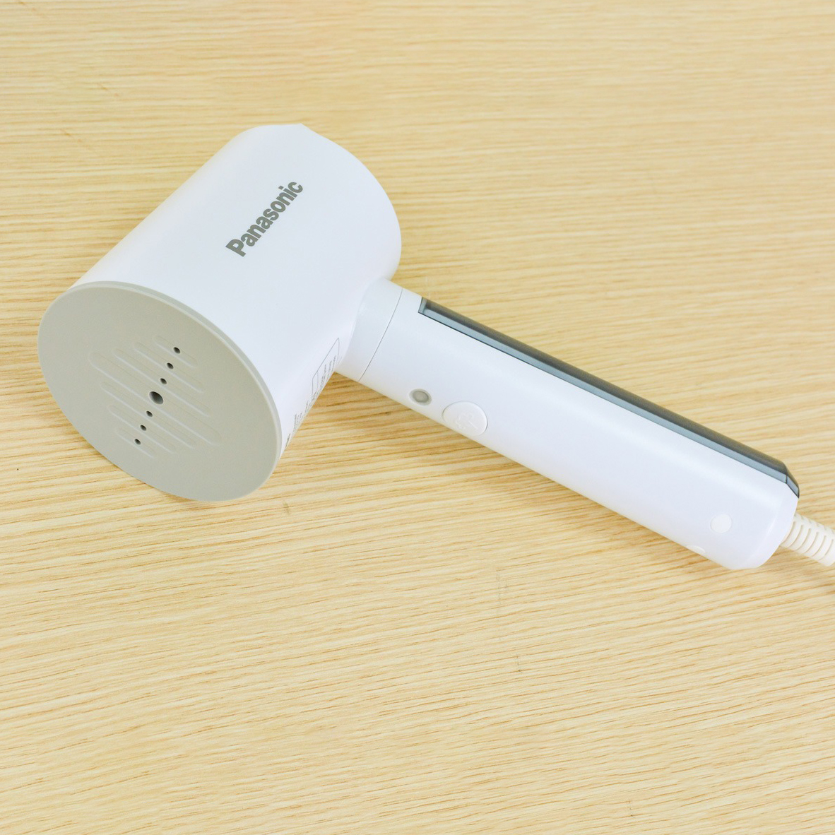 Bàn là hơi nước cầm tay Panasonic NI-GHD015WRA