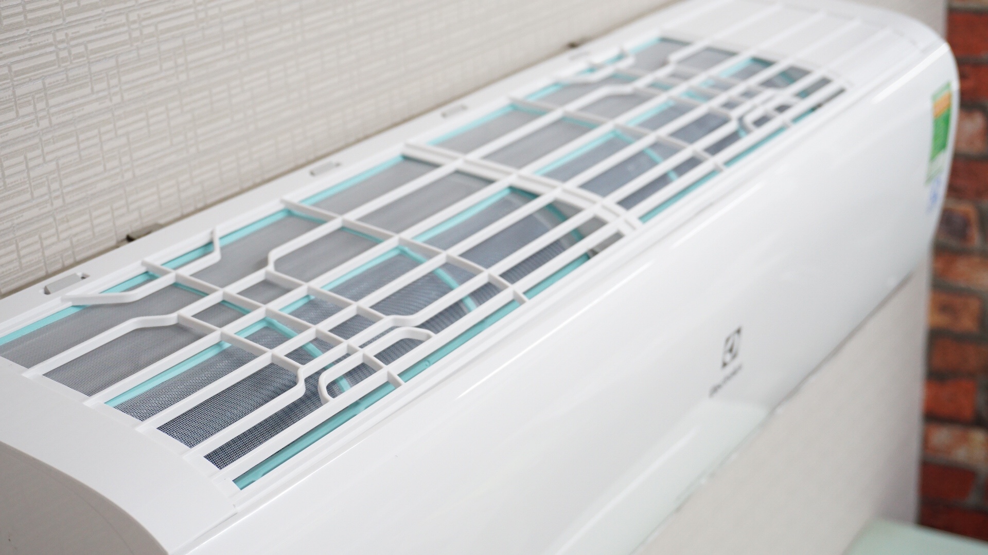 M&agrave;ng lọc kh&iacute; m&aacute;y điều h&ograve;a Electrolux 2 chiều