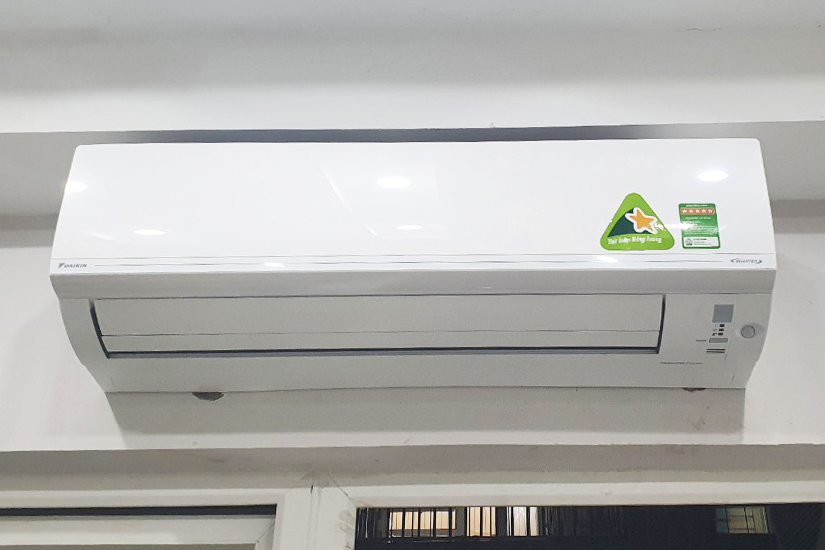 Điều hòa Daikin 1 chiều Inverter 18.000BTU FTKC50UVMV