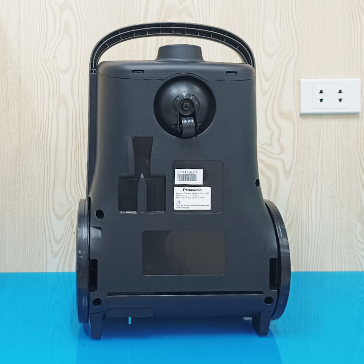 Máy hút bụi Panasonic 2000W MC-CL605KN49